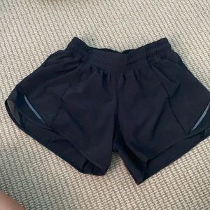 Lululemon hotty hot 4”
